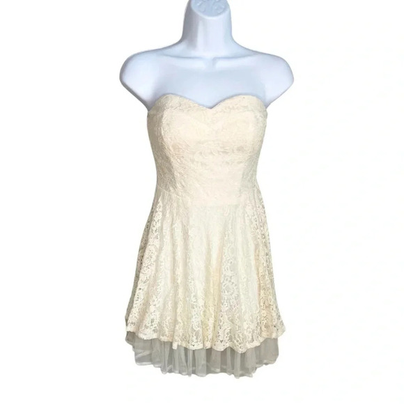 Papaya Cream Lace Strapless Dress - Size S - Elegant Fit and Flare Mini Dress - Picture 2 of 7